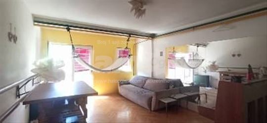 Izdajem studio apartman u Starom Košutnjaku