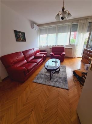 Izdajemo namešten, dvosoban kod Kalenića, 59m2