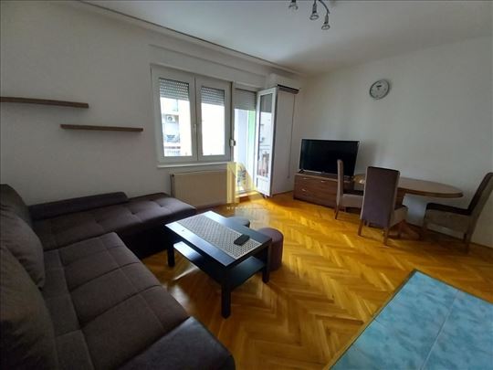 Kompletno namešten 2.5 stan u Gogoljevoj ulici