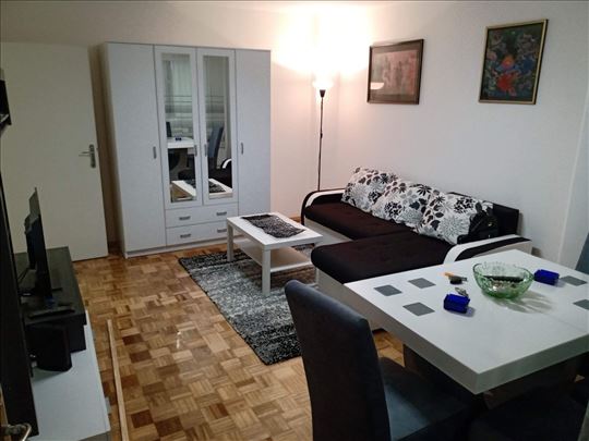 Kompletno namešten stan,Blok 63,Gandijeva,44m2,1.5