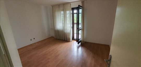 Labudovo brdo, kod ginazije, 51+2 lođe