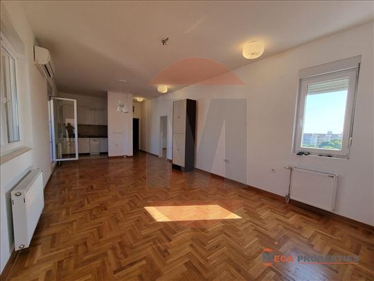 Lipov lad,Ulcinjska, 94m2, 3.0,lift, odmah useljiv