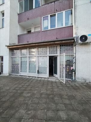 Lokal u bloku 22 sa izlogom, prizemlje, uknjižen