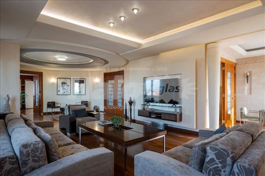 Lux stan na Banovom Brdu, renoviran, 252m2