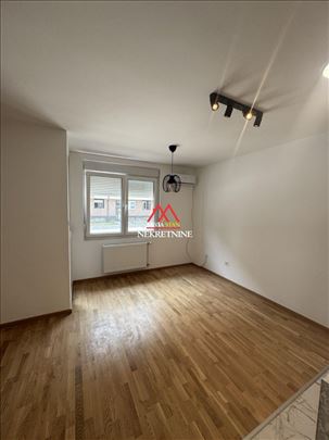 🏡 Neuseljavana garsonjera u NS Square Garden