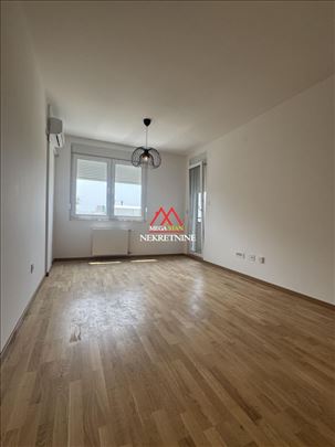 🏡 Nov, neuseljavan jednoiposoban stan - NS Square