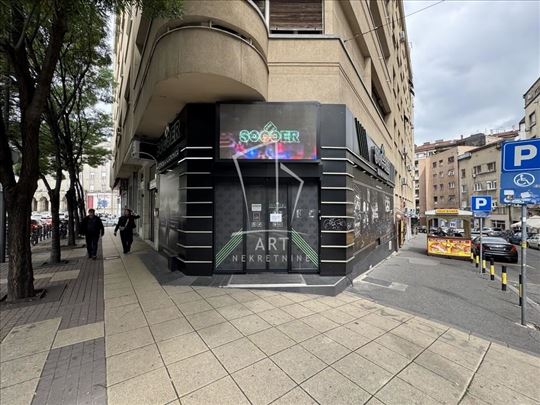 Odličan lokal u strogom centru, mereno 210 m2, tri