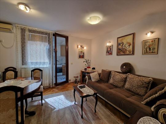 Prodajemo odličan dvoiposoban, 47m2, Južni Bulevar