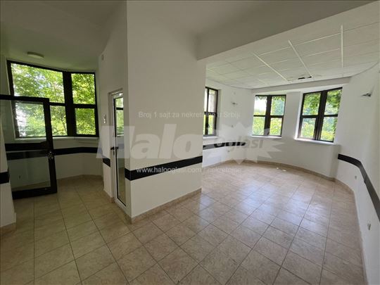 Tri lokala 8m2, 16m2, 33m2 - Tržni centar "City"