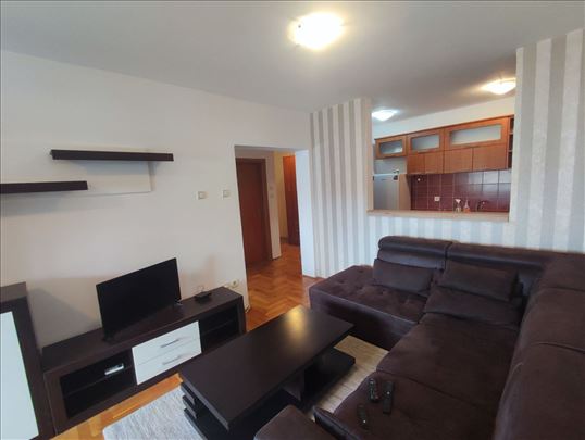 Dvosoban stan, 52 m2, Detelinara