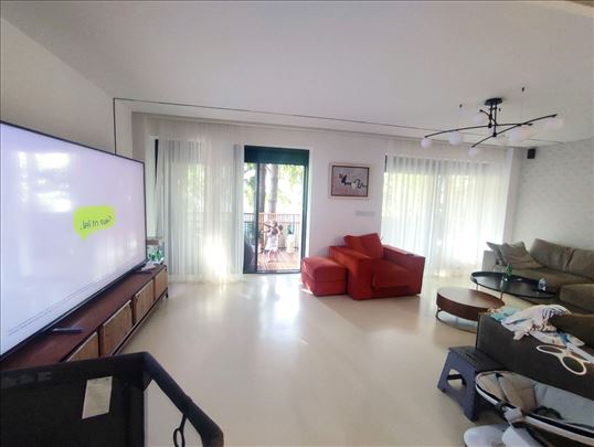 Ekskluzivna kuća na Dedinju