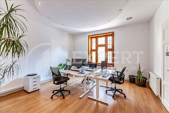 Izdaje se poslovni prostor u centru, 118m2