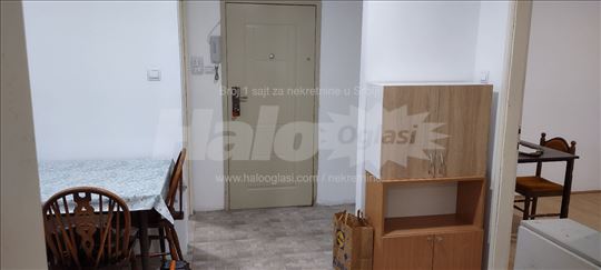 Izdajem trosoban stan od 60m2 
