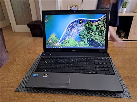 Laptop Acer 15.6, 4GB/ i5, Odlican