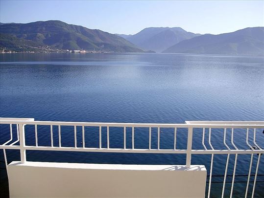Krašići, apartman na obalimora