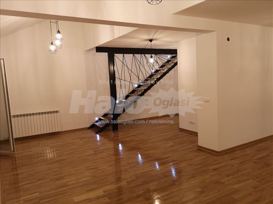 Luksuzan penthouse na dva nivoa
