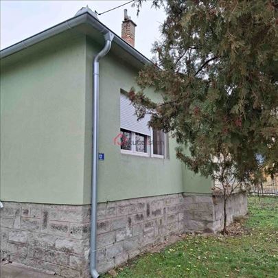 Uknjižena kuća 145m² na placu 15 ari, centar Šiman