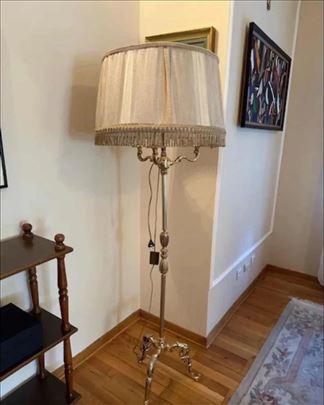 Divna stilska lampa, Pariz.
