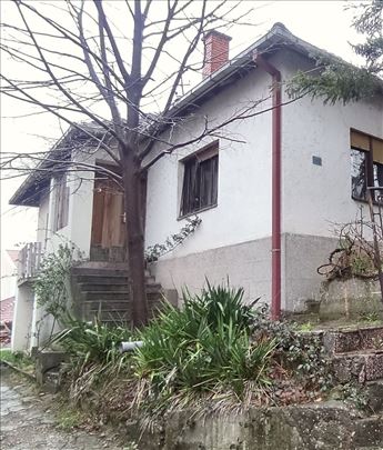 Loznica, plac pogodan za gradnju sa starom kućom..