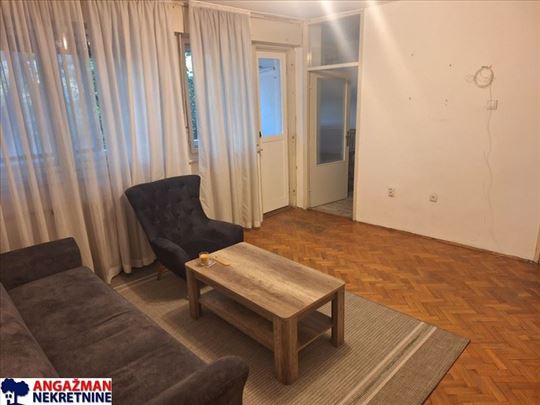 Odličan, namešten, na duže