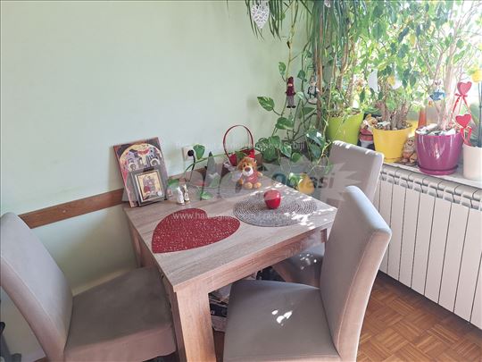 Stan sa pogledom na Makis i Adu