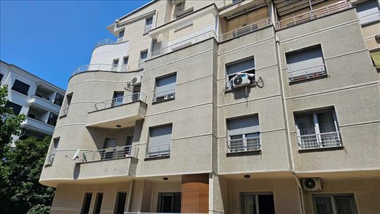 3.0+2.0, zgrada iz 2012. garaža