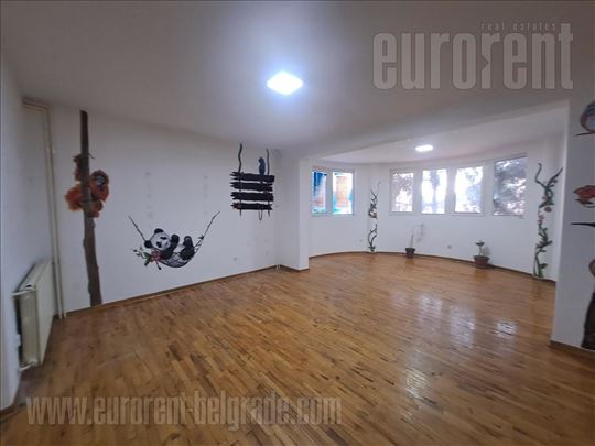 ID#10145, Izdavanje, Kuća, Filmski grad, 180 m2 + 