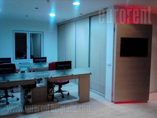 ID#38114, Izdavanje, P.P., Altina, 300 m2 + 120 m2