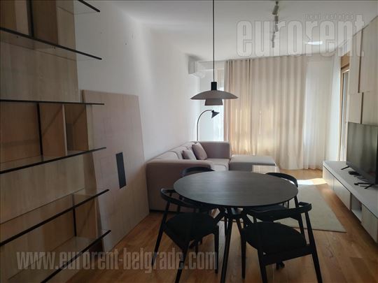 ID#46692, Izdavanje, Stan, Wellport, 77 m2