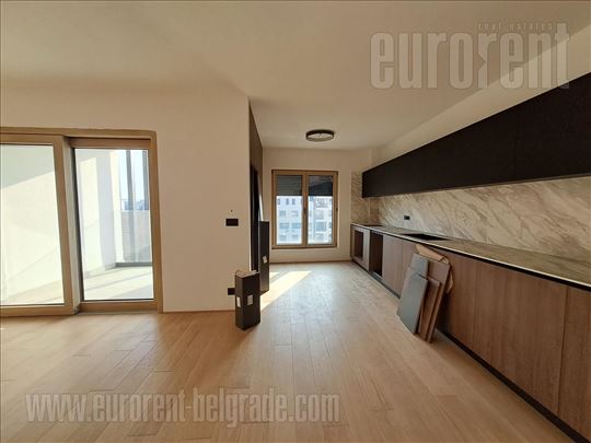 ID#48654, Izdavanje, Stan, Crveni krst, 168 m2