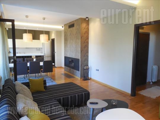ID#9856, Izdavanje, Stan, Crveni krst, 160 m2