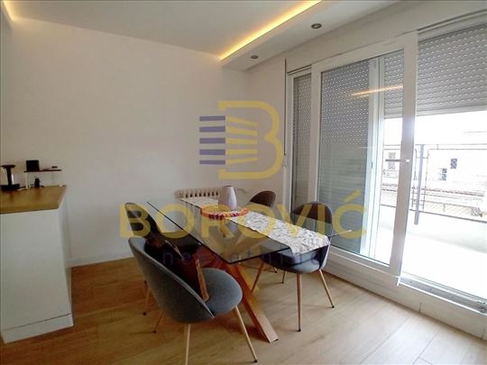 Kalenić pijaca-Molerova, 65m2, namešten