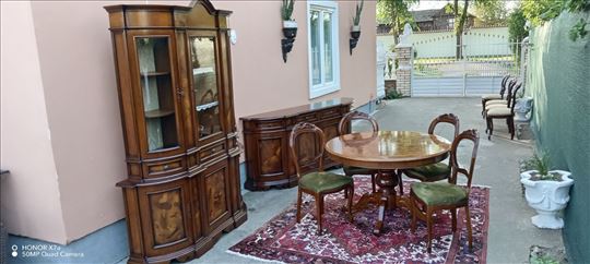 Kompletna Trepeyarja Vitrina Komod I Sto sa 4stoli