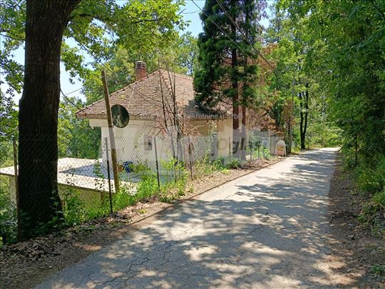 Kuća na vrhu Kosmaja Hitna Prodaja