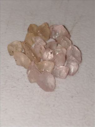 Morganite dragi kamen(sirov) 