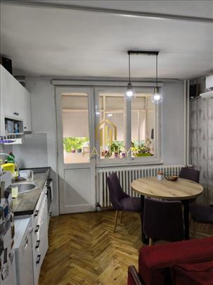 Praktičan jednoiposoban stan na visokom prizemlju 