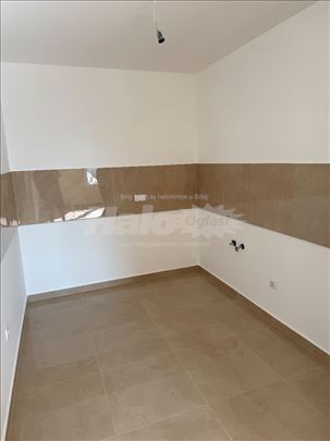 Prodajem trosoban stan 76,03m2