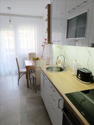 Trgovačka-Poručnika Spasića i Mašere,36m2,uknjižen