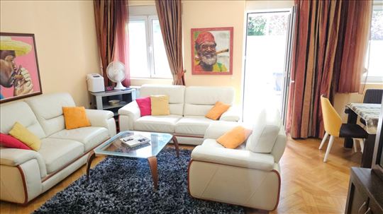 Banovo brdo, komforan, dvorište 50m2, ID 5294