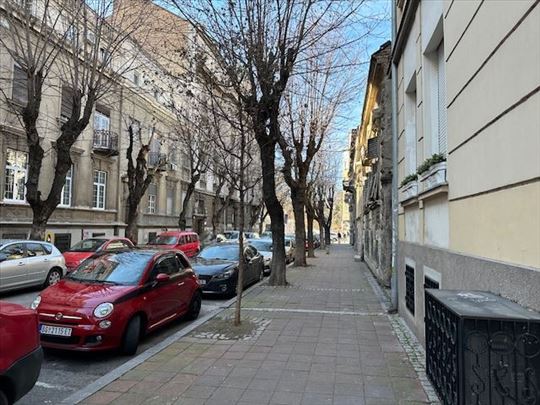Gornji Dorćol trosoban stan sa terasom