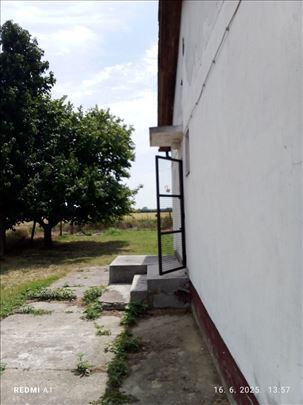 Ilinci stan u prizemlju 60m2 sa dvorištem HITNO!