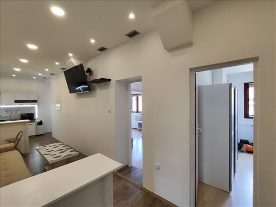 Izdaje se, 2.5 stan, 60m2  Nemanjina ul.