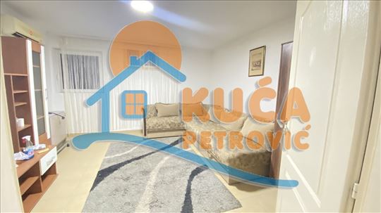 Izdaje se dvosoban stan u kući u centru Niša, 50m2