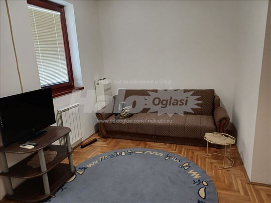 Odlicna namestena garsonjera, dobra lokacija