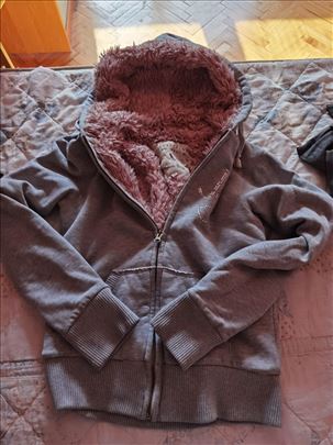 Paket od preko 170 artikala za zene
