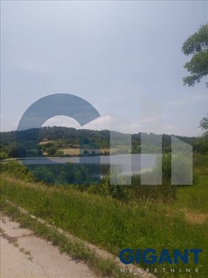 Petnica, 14m2, 5 ari placa