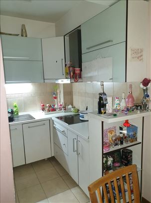 Porodičan stan u strogom centru, 80m2, IV sprat