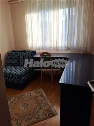 Prodajem u strogom centru dvoiposoban stan