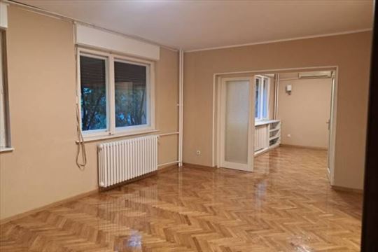 Prodajemo trosoban stan kod Kalenić pijace, 97m2