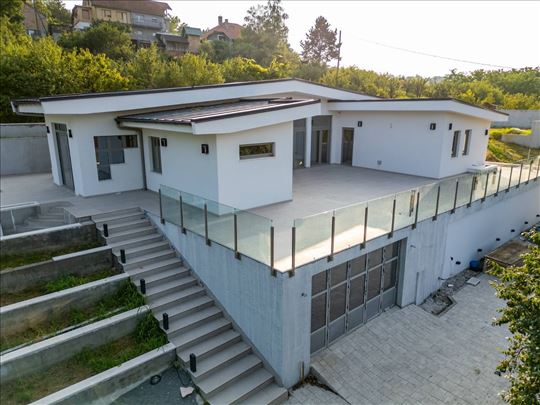 Rakovac Lux kuća 200m2 na top lokaciji HITNO!